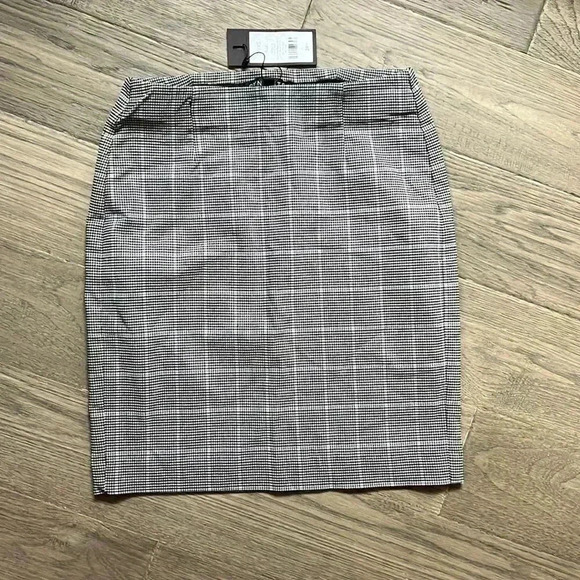 ✨🆕dynamite🆕✨ | Elle blue  plaid mini skirt - Picture 2 of 10